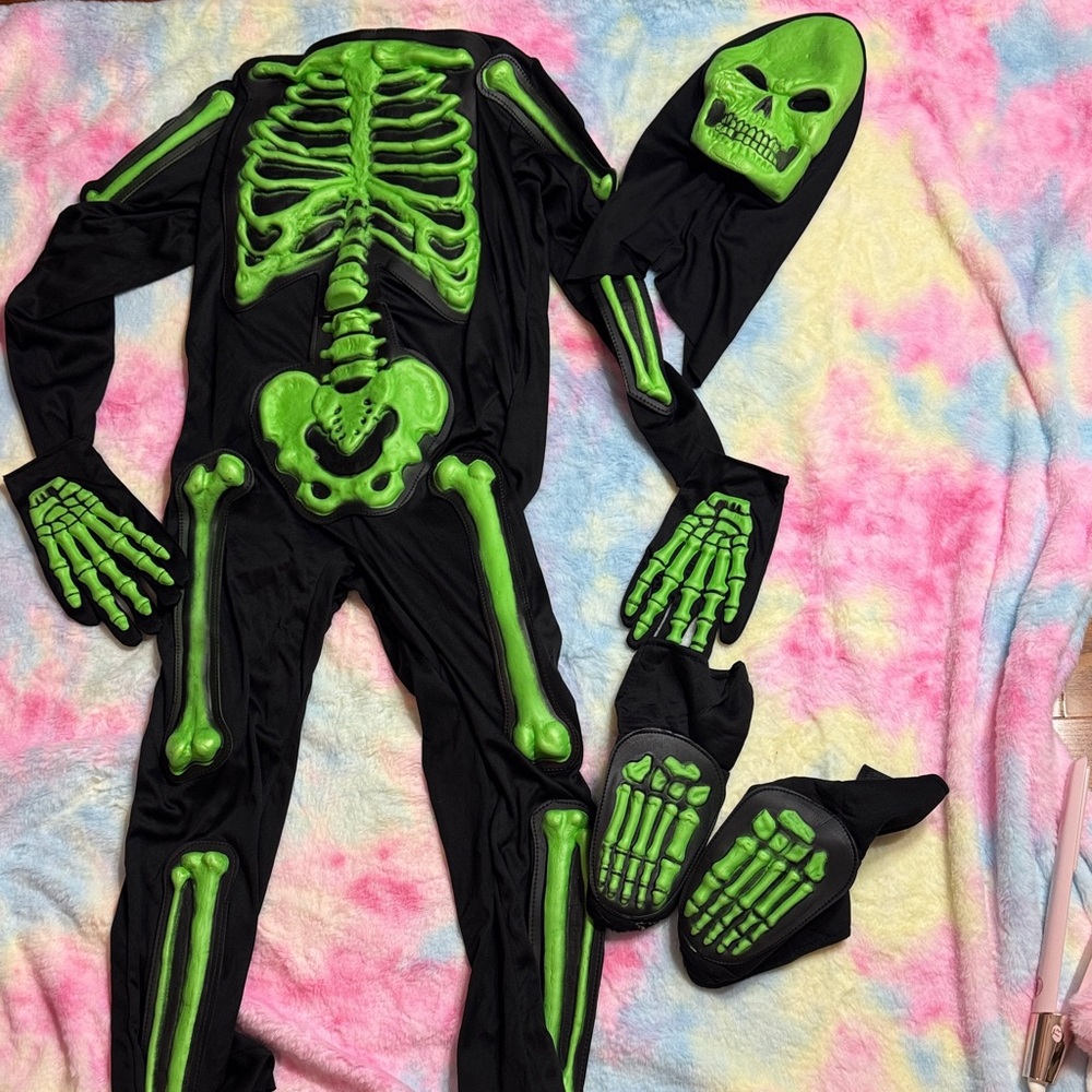 5/$25 Boys 12 Skeleton Costume